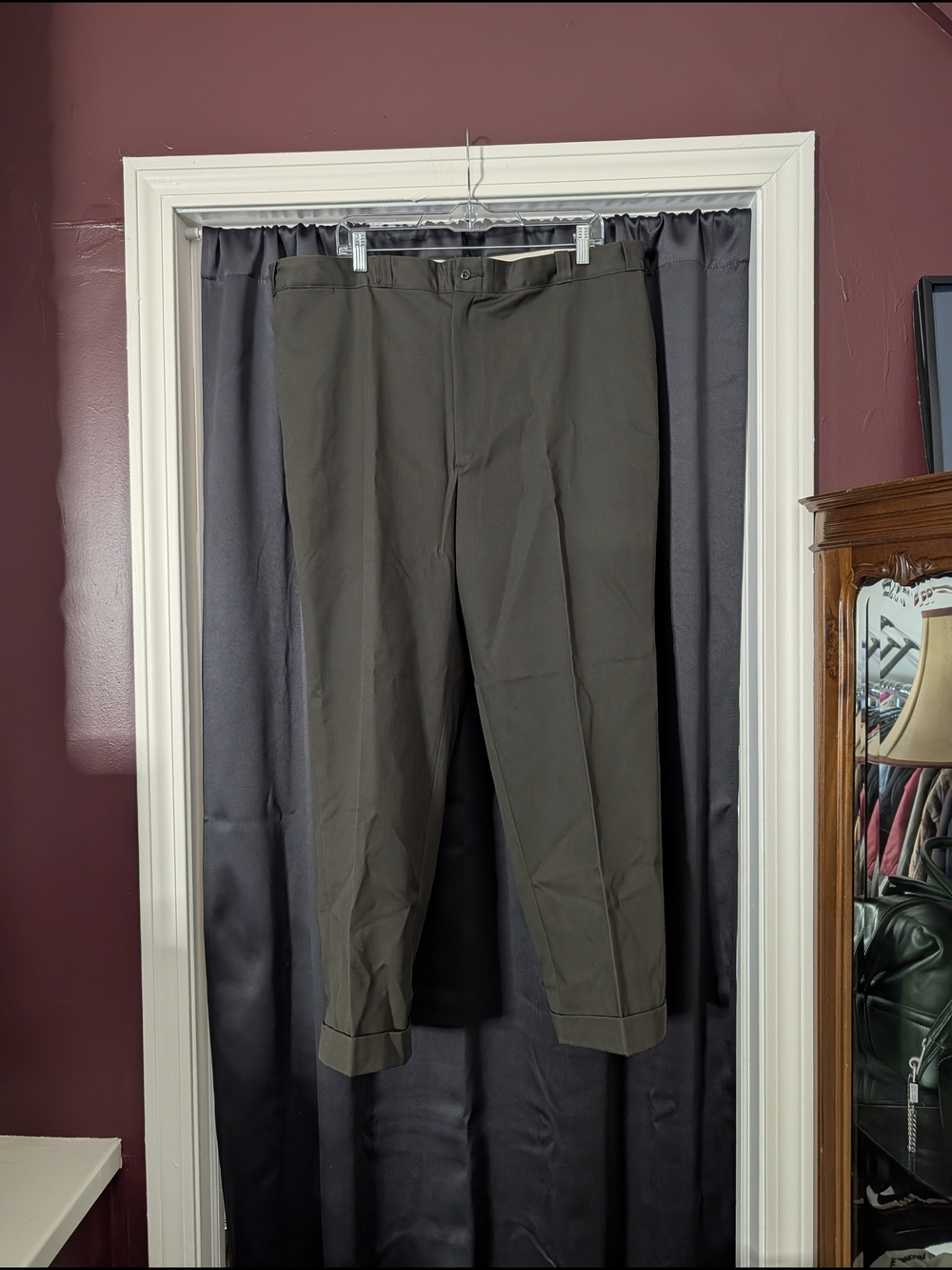 W.T. GRANT CO. Vintage Men's Olive Twill Cuffed Chino Pants Permenent Press 40"